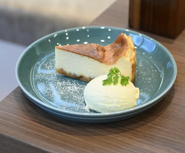 ベイクドチーズケーキ<br>Baked Cheesecake