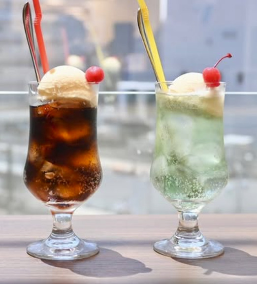 コーヒーフロート・コーラフロート・メロンクリームソーダ<br>Coffee float・Cola float・Melon Cream Soda