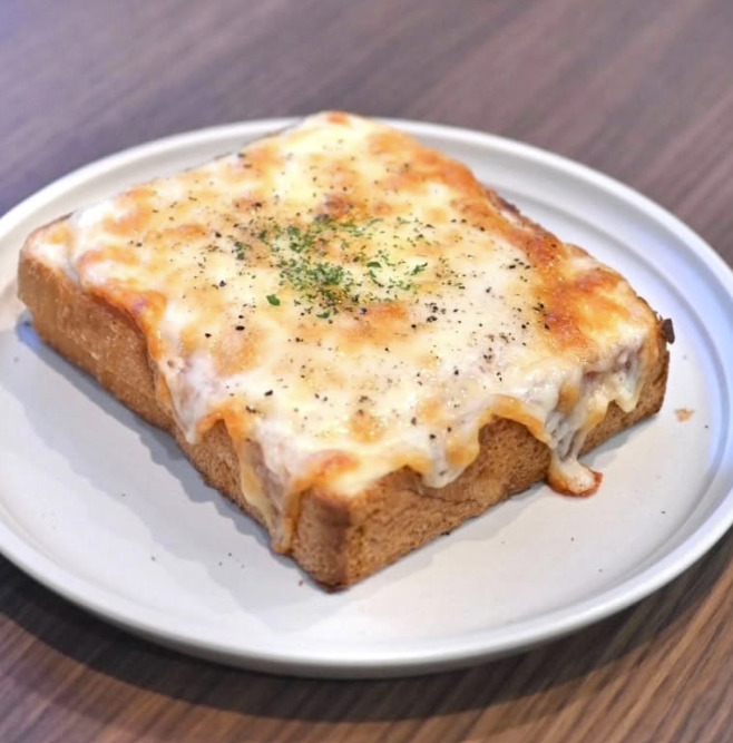 クロックムッシュ<br>Croque monsieur